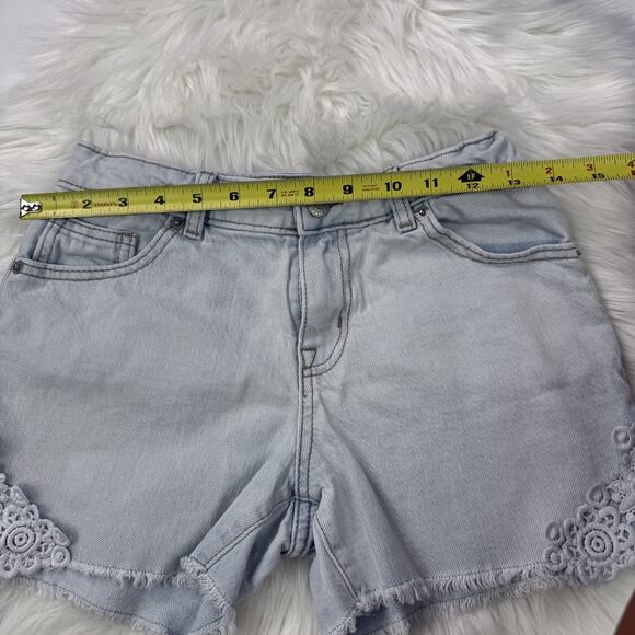 Cat & Jack Shorts Girls Large 10/12 Light Wash Denim Lace Trim Frayed Hem Summer - Picture 8 of 9